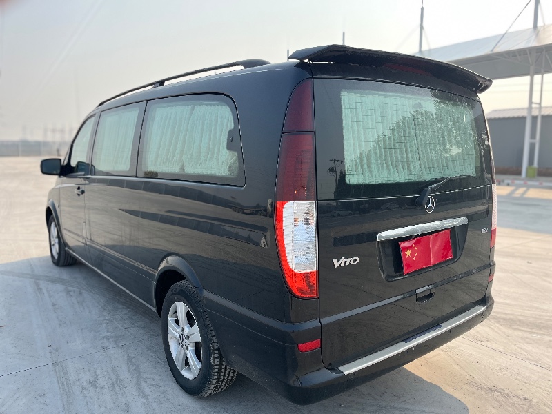 天津16年奔驰威霆8