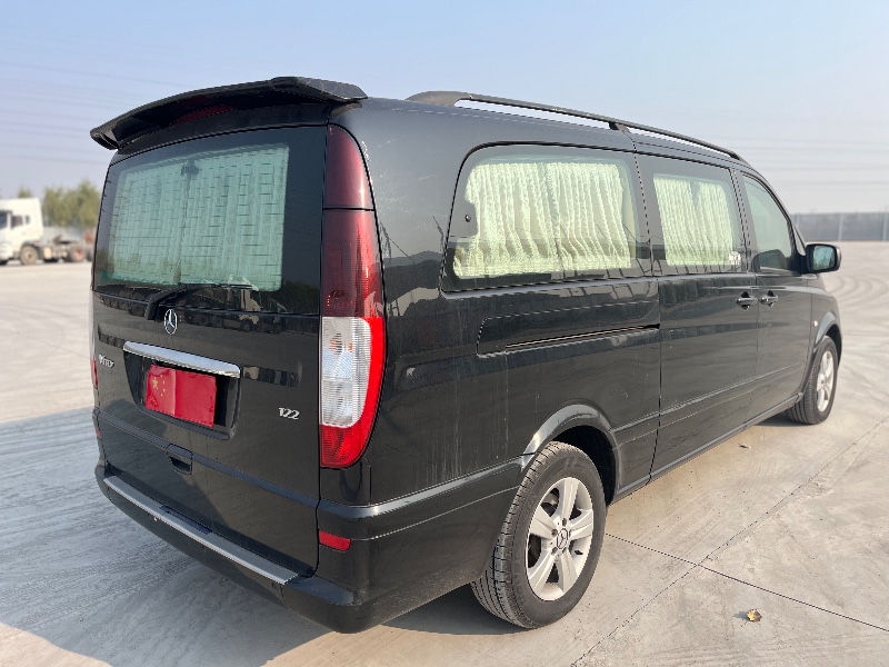 天津16年奔驰威霆9