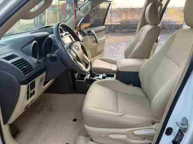 徐州17年丰田普拉多2