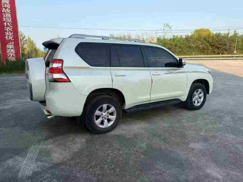 徐州17年丰田普拉多3