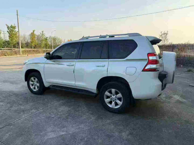 徐州17年丰田普拉多4