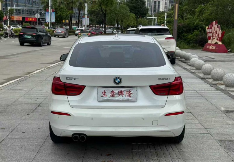 阳江17年宝马3系8