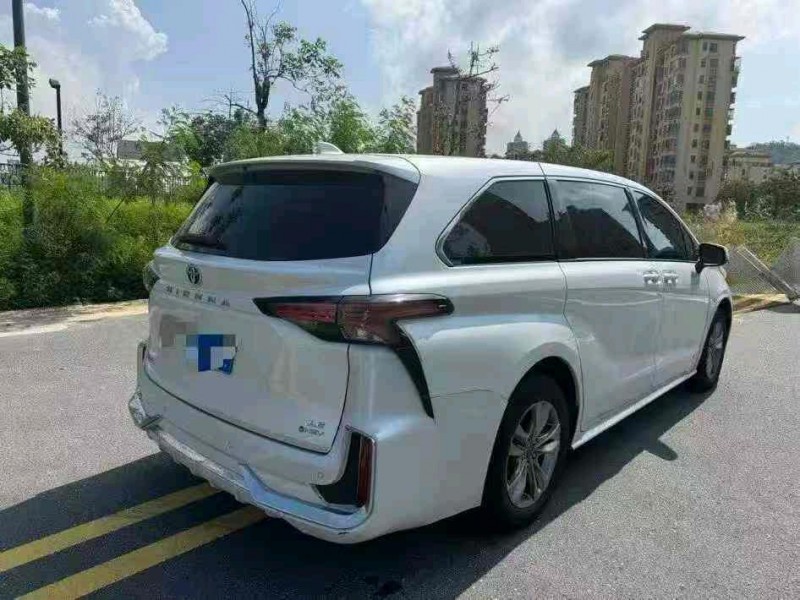 东莞25年丰田塞纳3