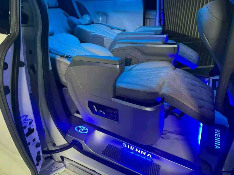 东莞25年丰田塞纳7