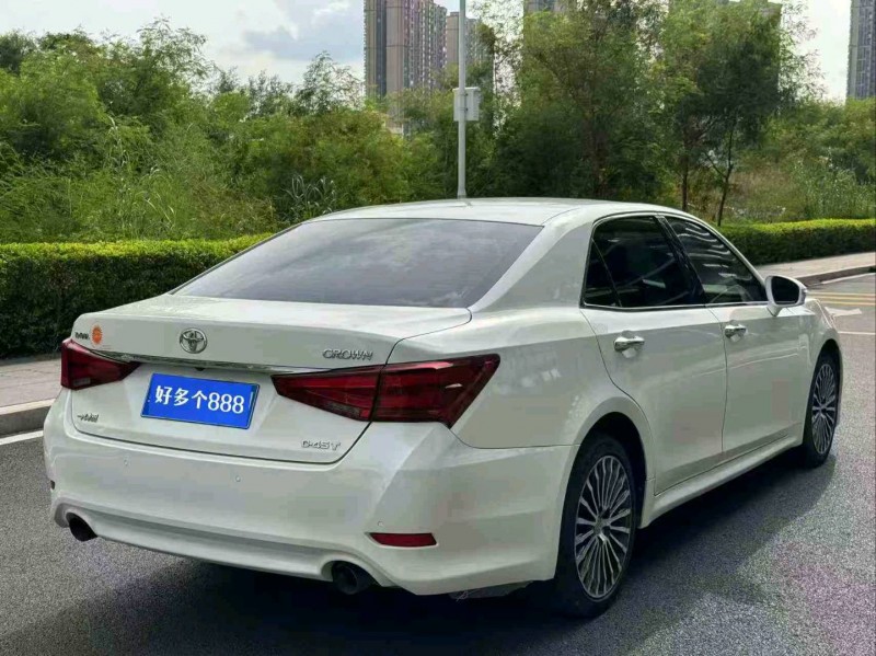 东莞18年丰田皇冠6