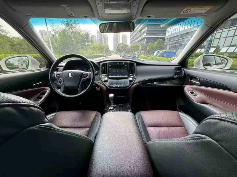 东莞18年丰田皇冠9