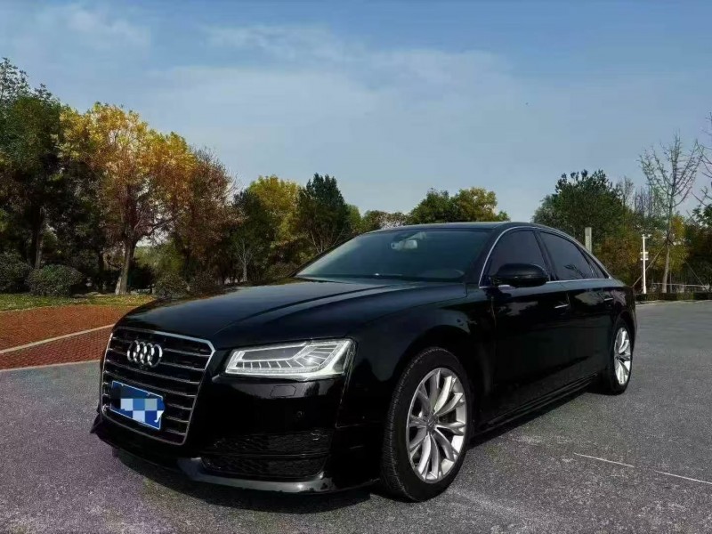 济宁17年奥迪A8L3