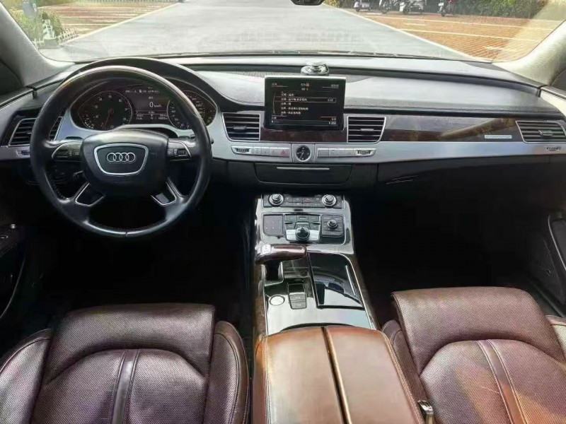 济宁17年奥迪A8L4