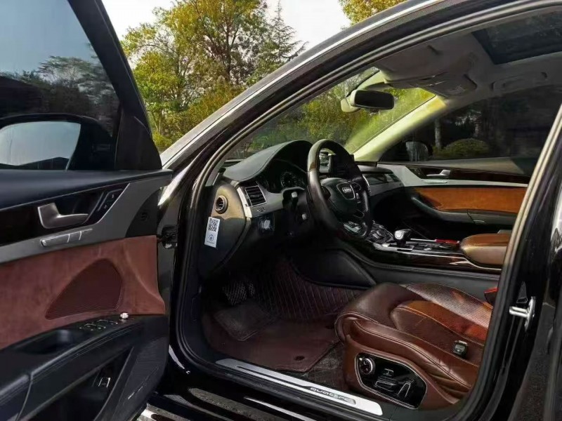 济宁17年奥迪A8L5