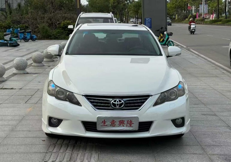 阳江13年丰田锐志1