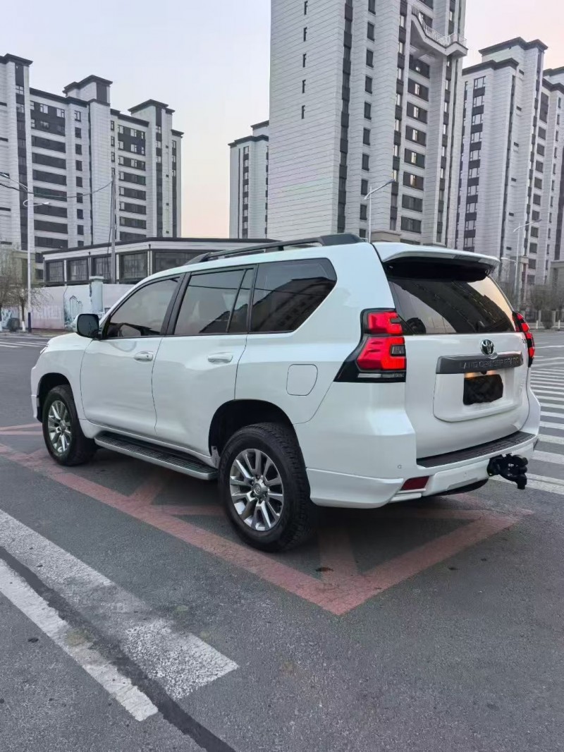 宜昌19年丰田普拉多7