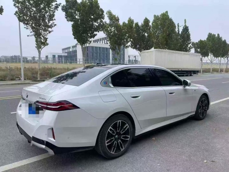 安阳24年宝马5系8