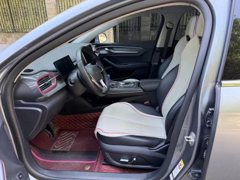 深圳22年比亚迪驱逐舰5