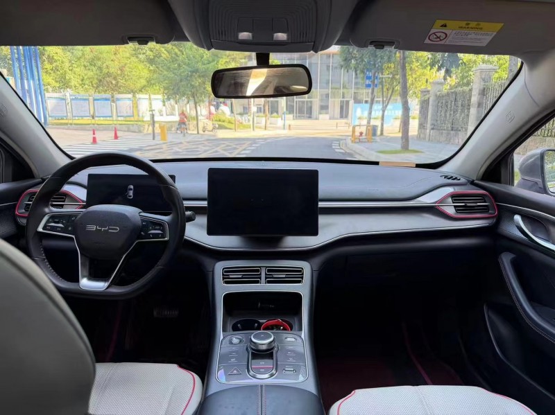 深圳22年比亚迪驱逐舰7