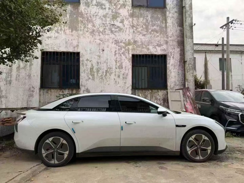 苏州25年小鹏汽车m033