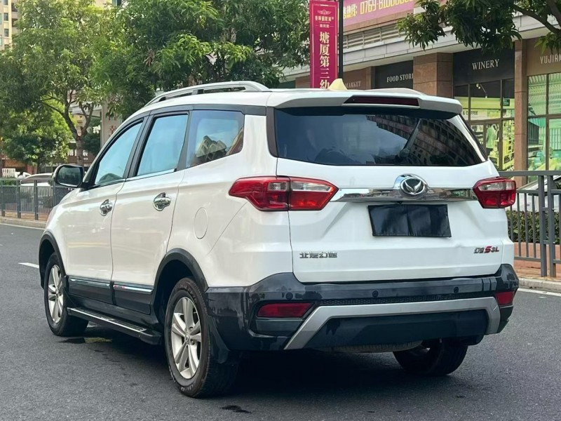 东莞17年北汽制造幻速7