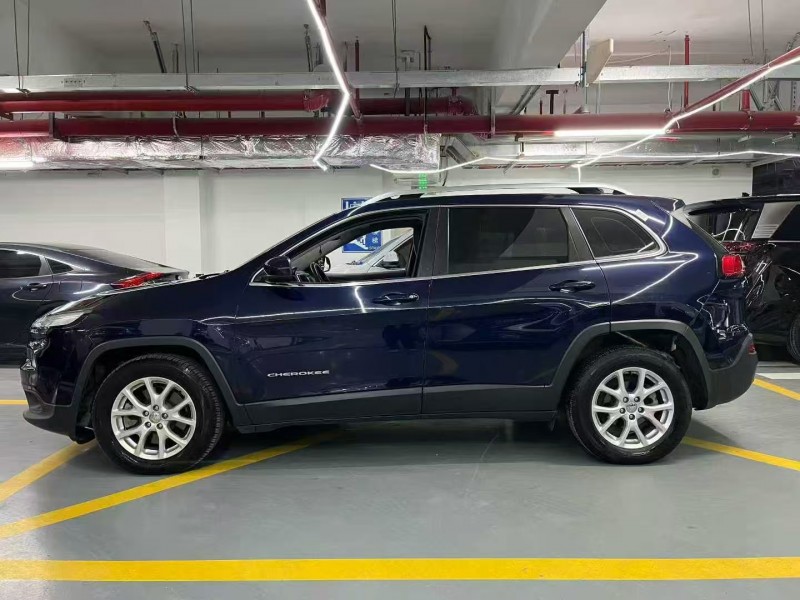 东莞17年Jeep自由光7