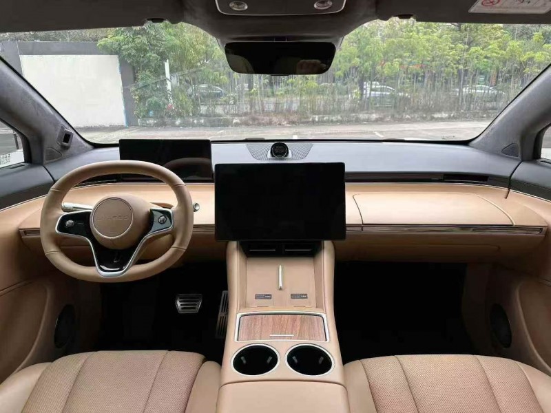 深圳25年华为智选问界6