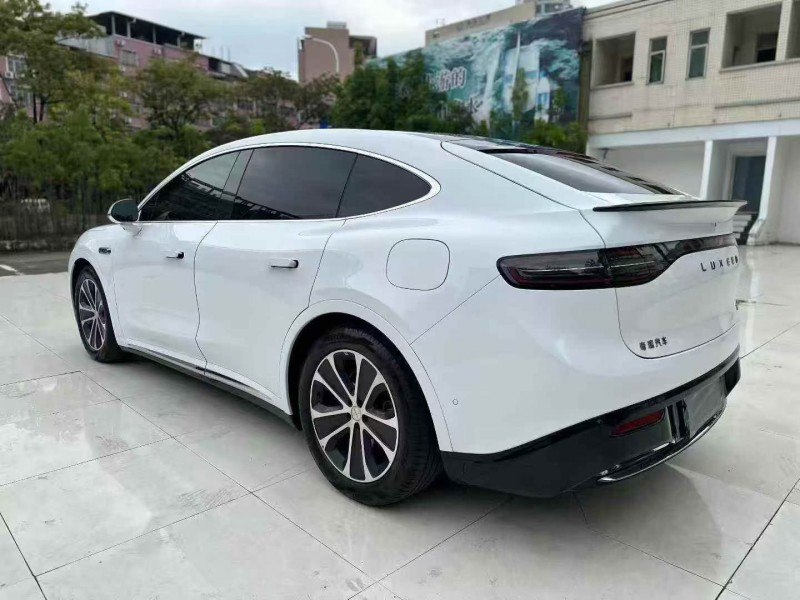 深圳25年华为智选问界7