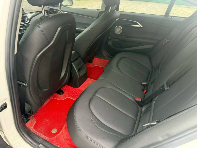 中山22年宝马1系6