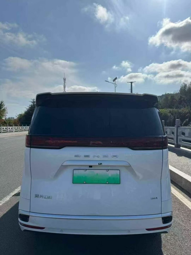 青岛23年腾势D99