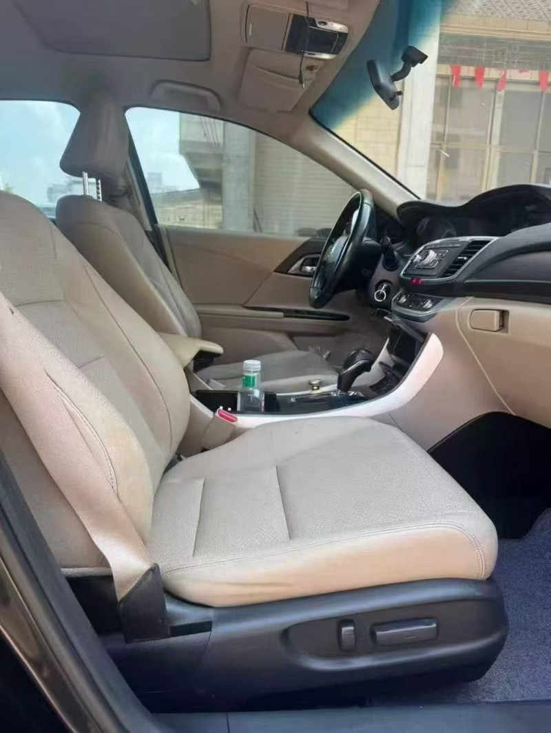 梧州15年本田雅阁6