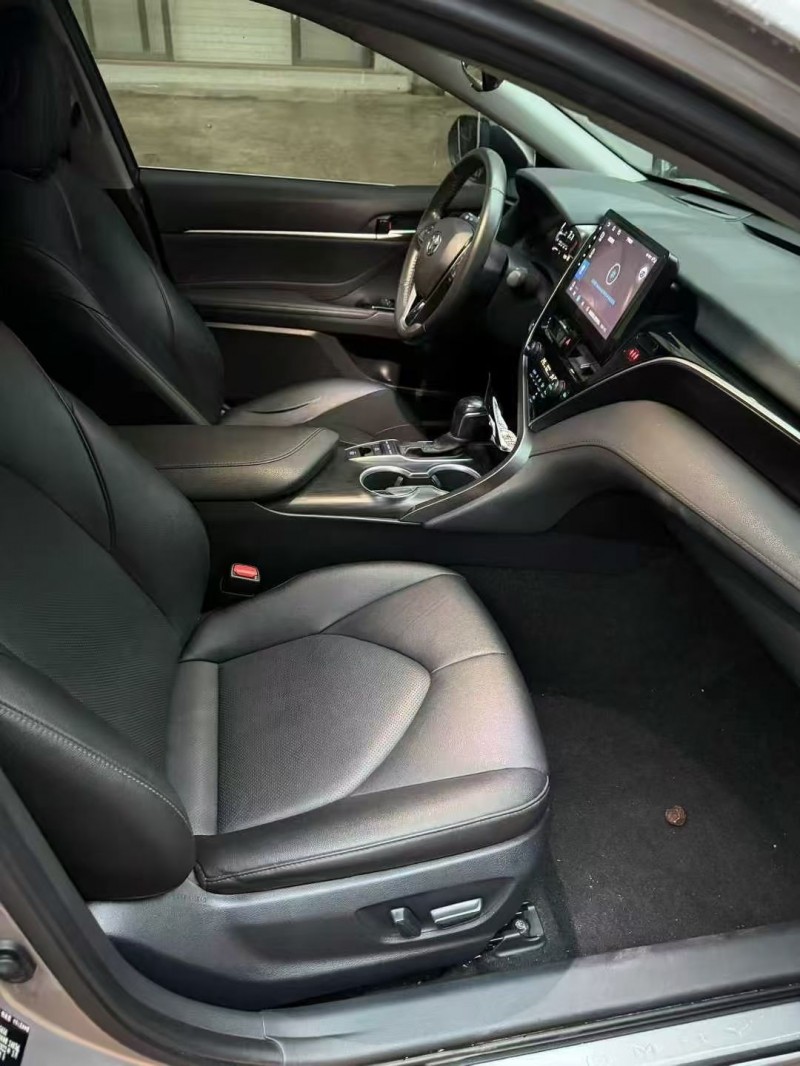 桂林22年丰田凯美瑞7