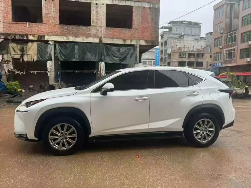 钦州17年雷克萨斯NX2