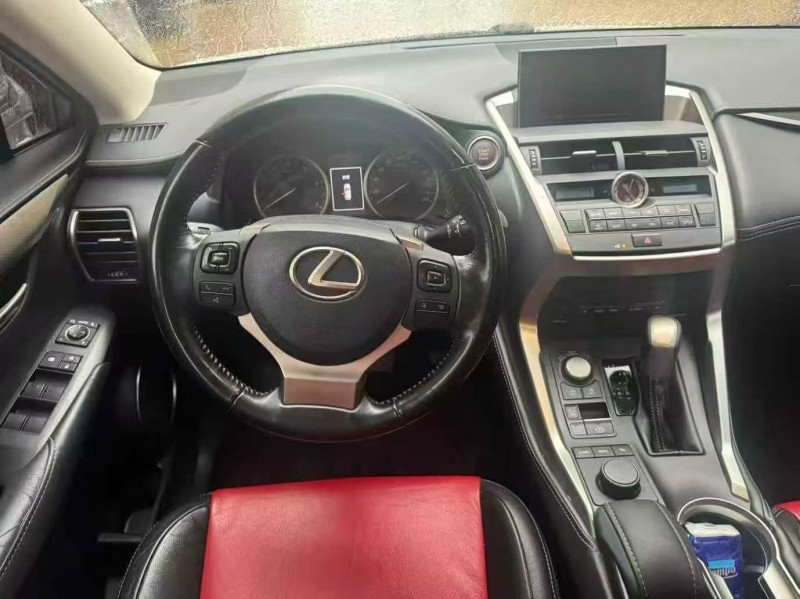 钦州17年雷克萨斯NX4