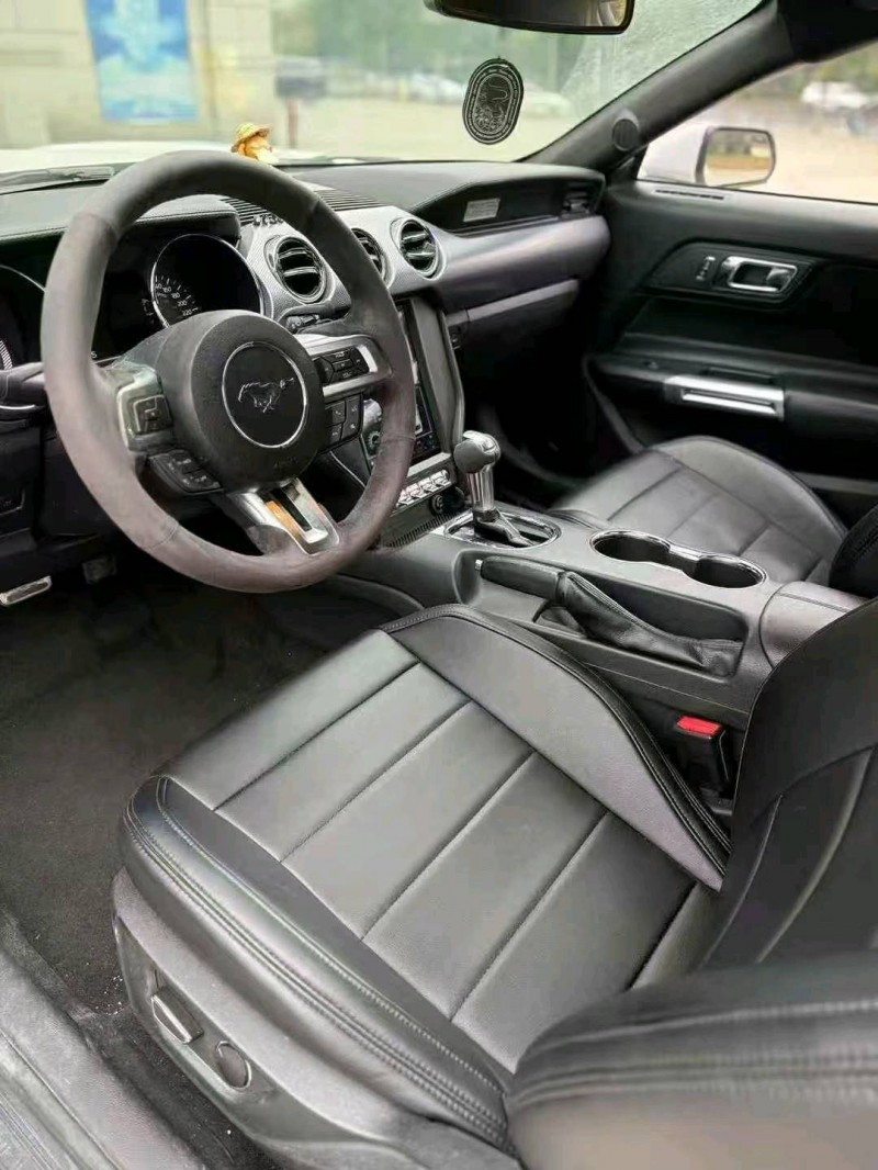 九江17年福特野马4