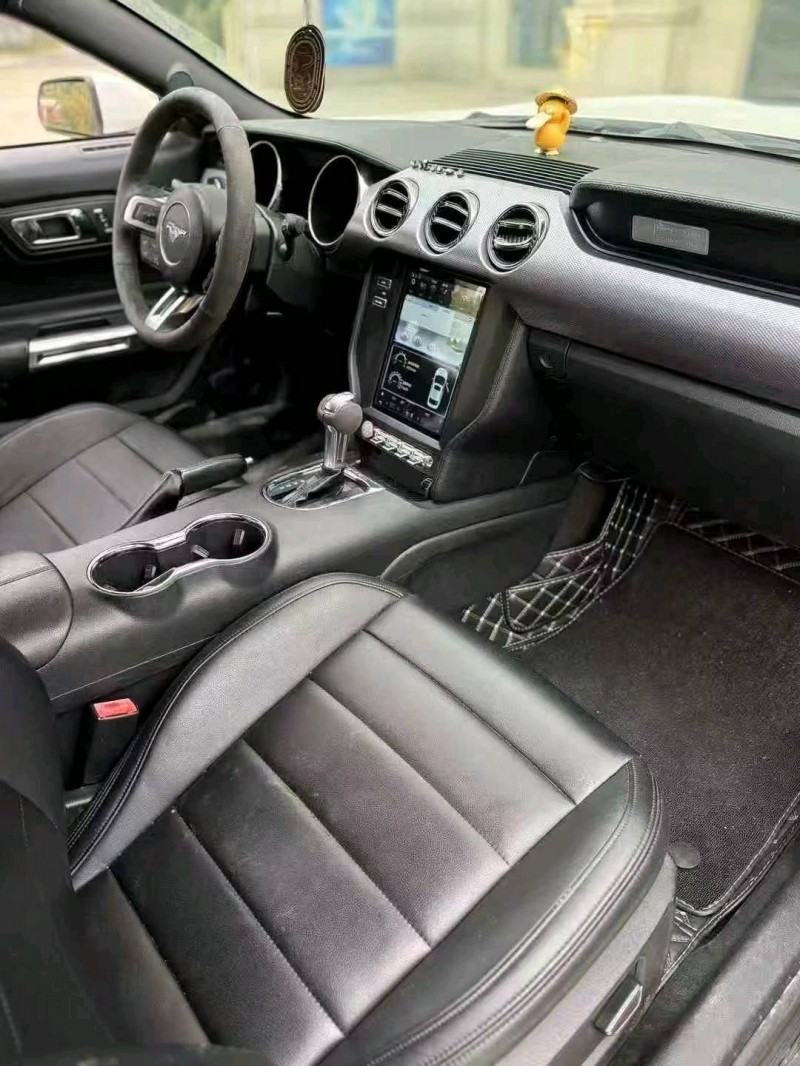 九江17年福特野马5