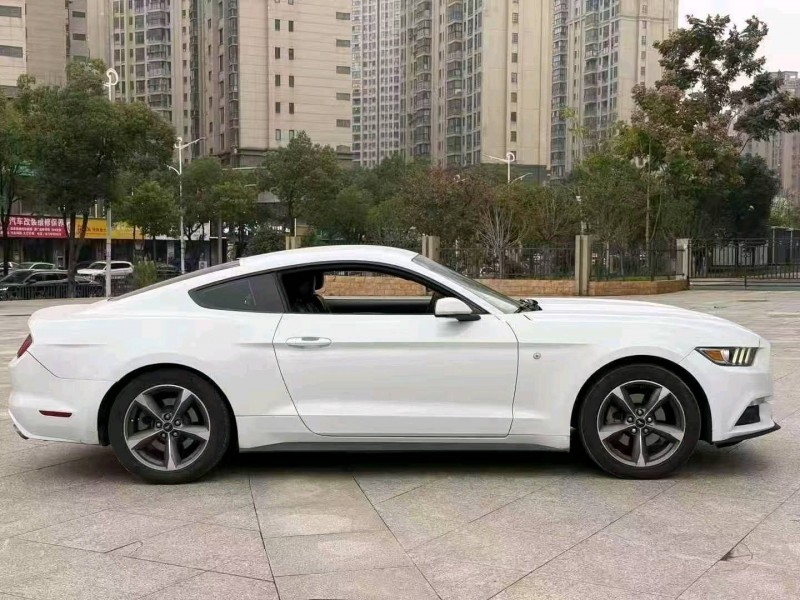 九江17年福特野马7