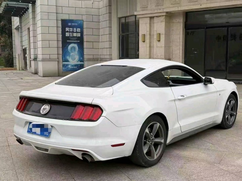 九江17年福特野马8