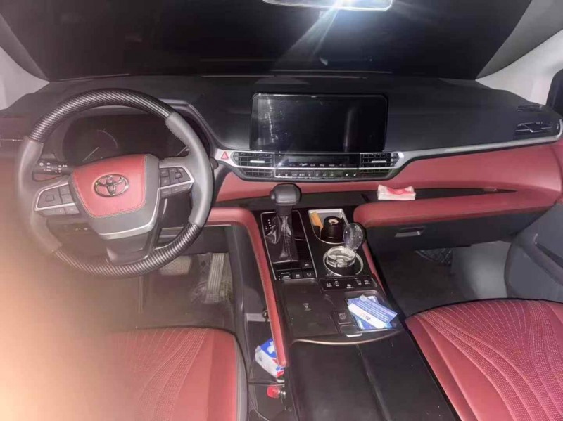 邯郸24年丰田塞纳4