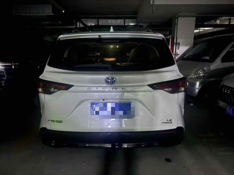 邯郸24年丰田塞纳8