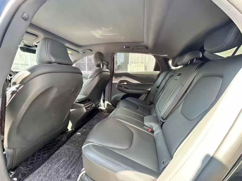 嘉兴23年极狐汽车阿尔法5