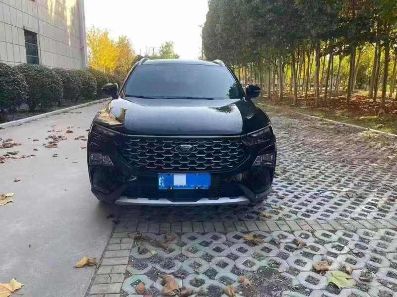 淄博23年福特领睿1