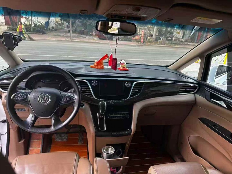 东营17年别克GL84