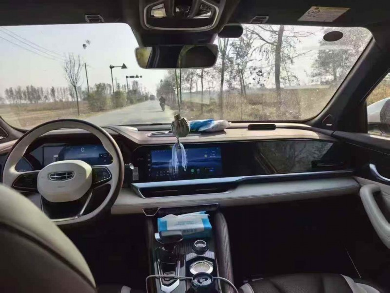 青岛22年吉利星越3