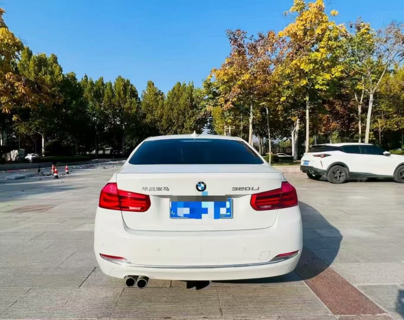 东营17年宝马3系9