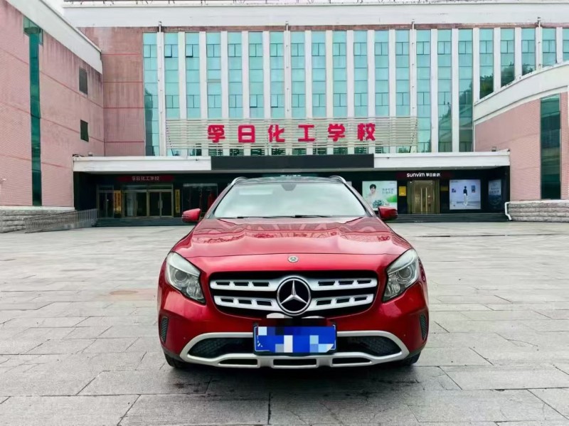 枣庄17年奔驰GLA1