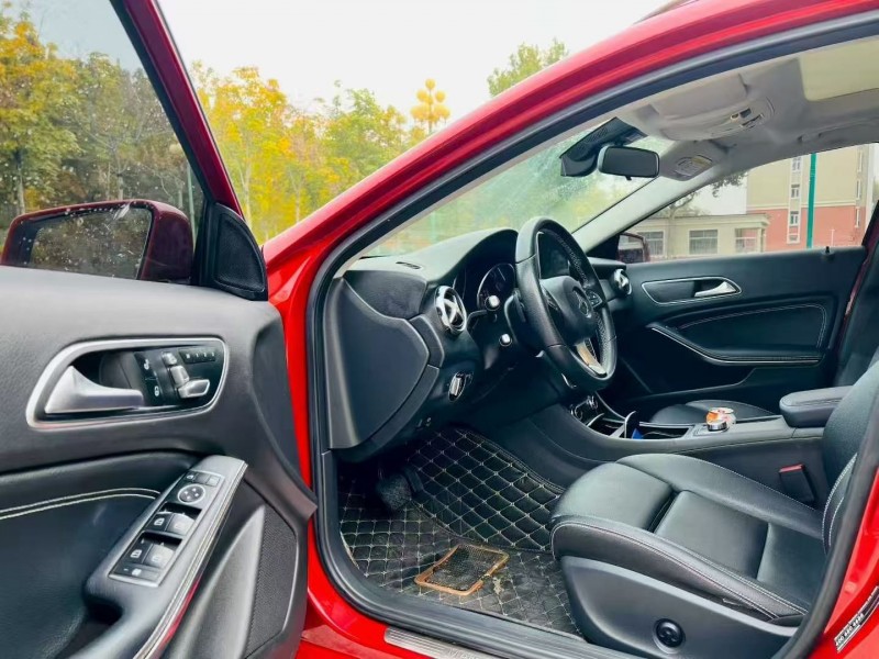 枣庄17年奔驰GLA3