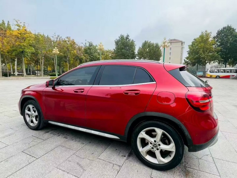 枣庄17年奔驰GLA4