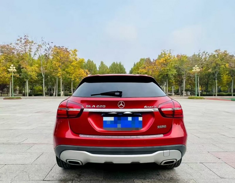 枣庄17年奔驰GLA7