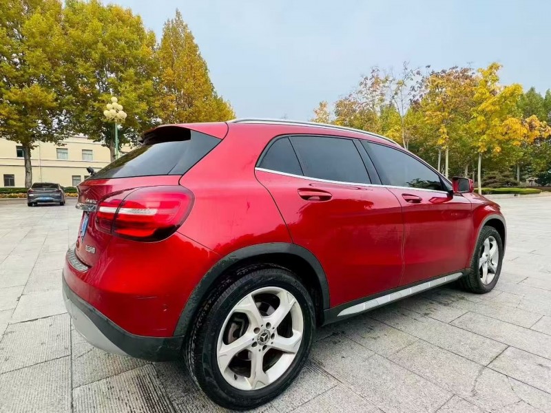 枣庄17年奔驰GLA8