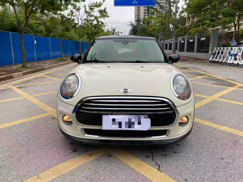 南宁18年宝马迷你1