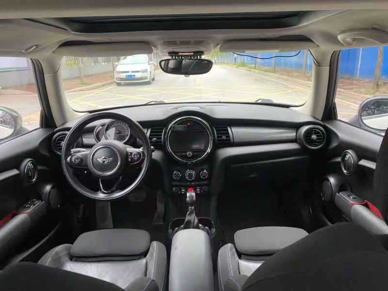 南宁18年宝马迷你4