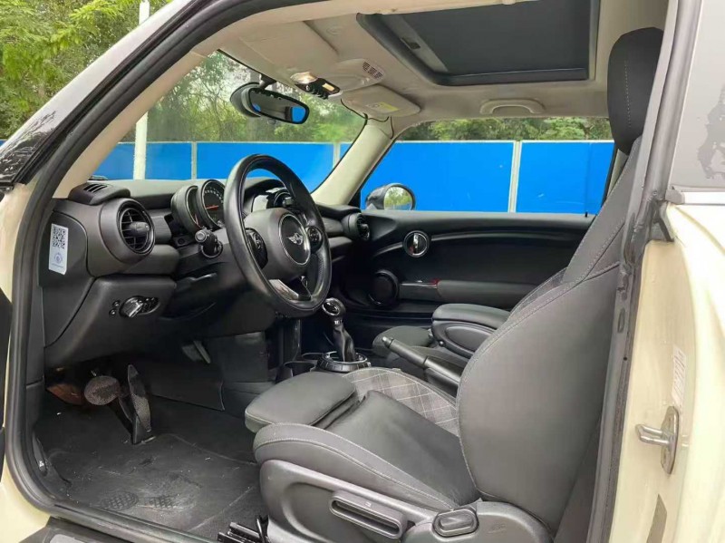 南宁18年宝马迷你5