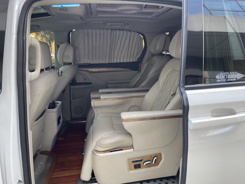 济宁19年别克GL85