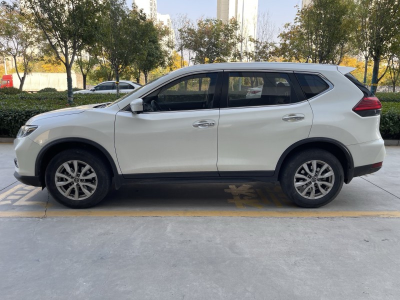 济宁19年日产奇骏8